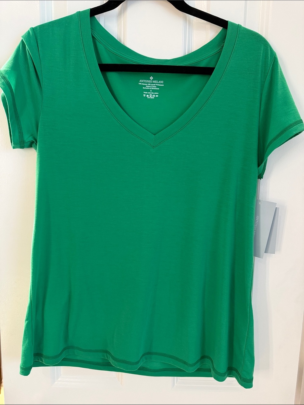 ANTONIO MELANI Short-Sleeve V-Neck Tee in Bright Green